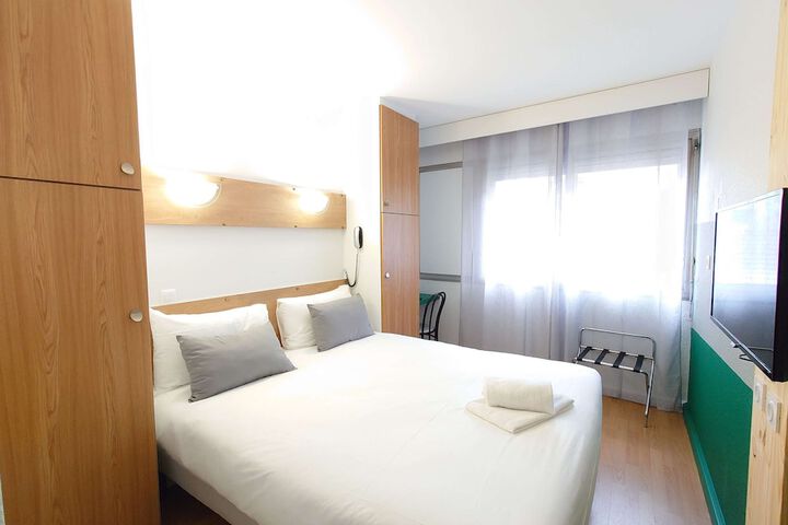 Room 4 of 40
