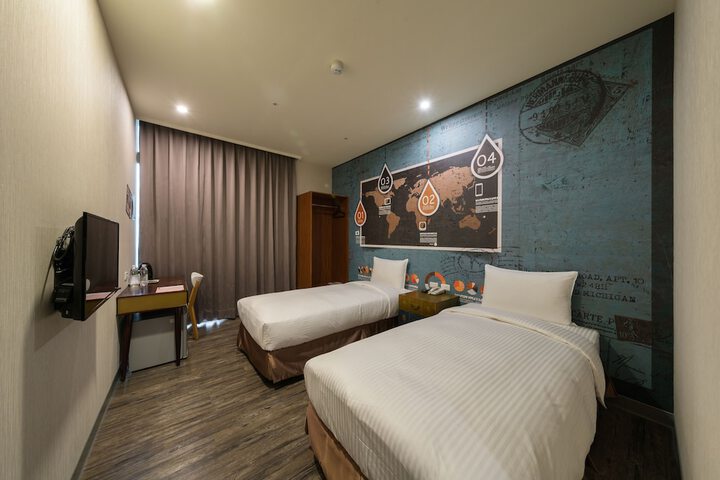 Room 21 of 97