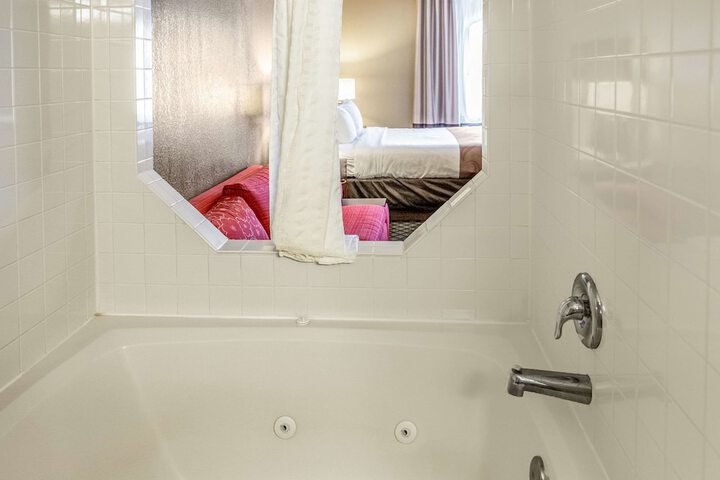 1 King Bed Suite (12 of 16)