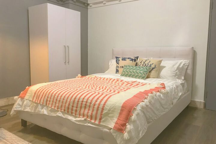 Room 18 of 83