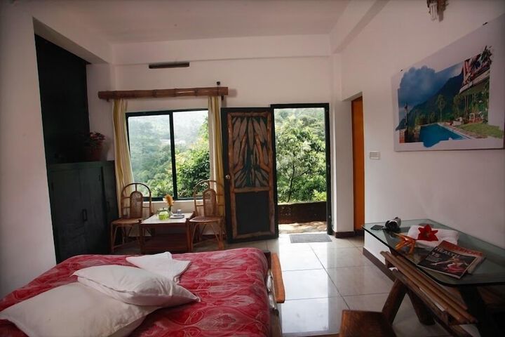 Room 4 of 33
