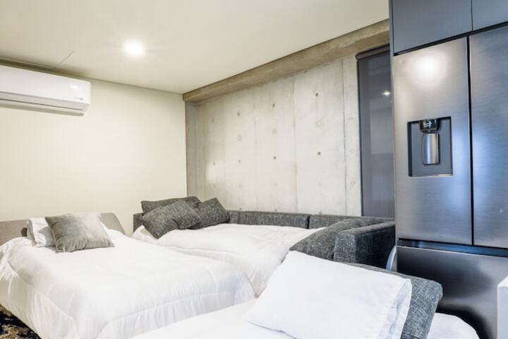 Room 65 of 169