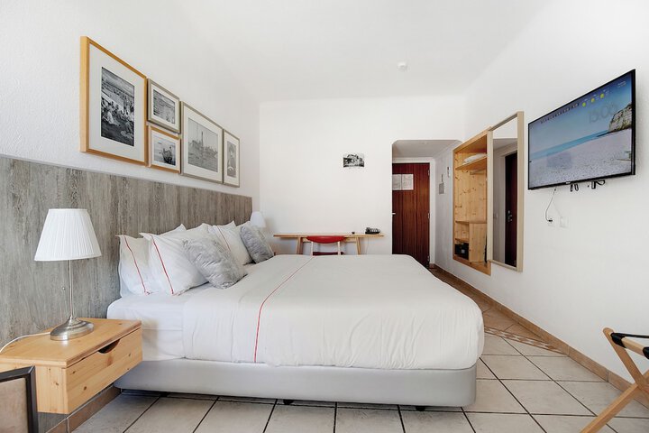 Room 3 of 68
