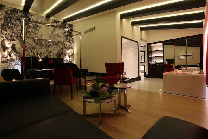 Room 28 of 176