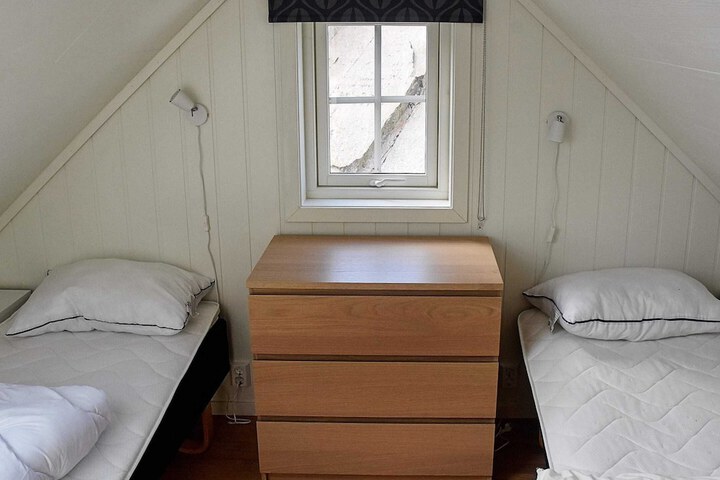 Room 4 of 79