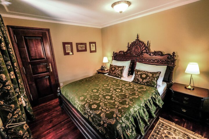 Room 35 of 183
