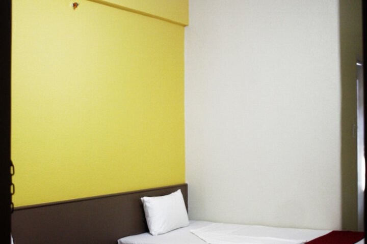 Room 3 of 7