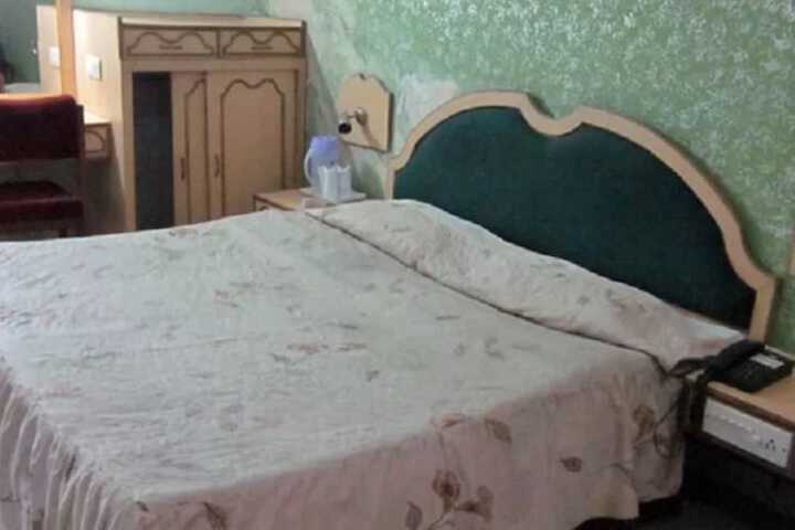 Room 4 of 6