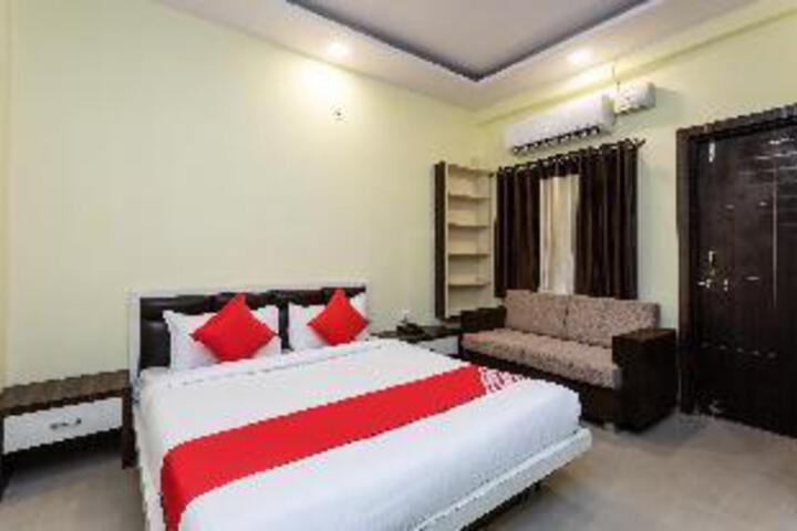OYO 77954 Flagship Hotel Utsav Inn