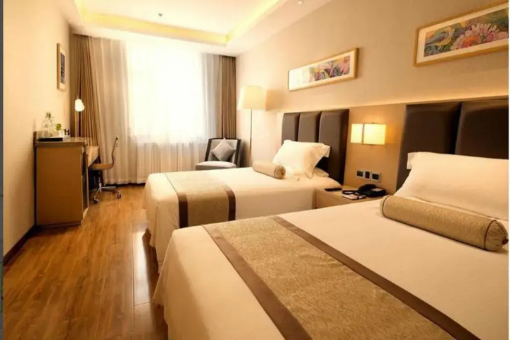Room 4 of 12