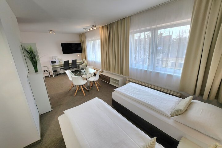 Room 17 of 32