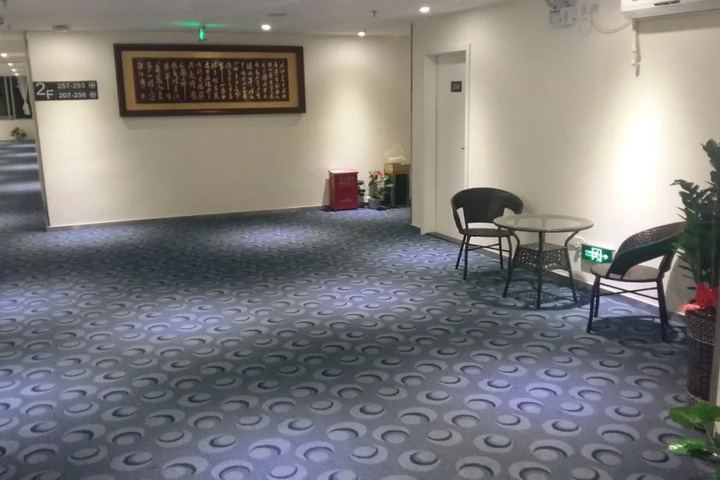 Room 10 of 12