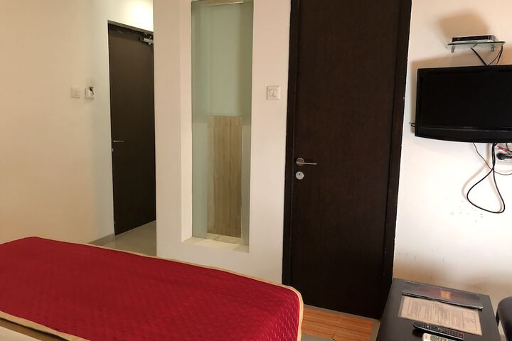 Room 27 of 124