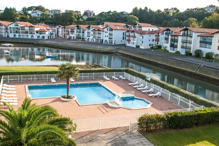 Hotel Pool