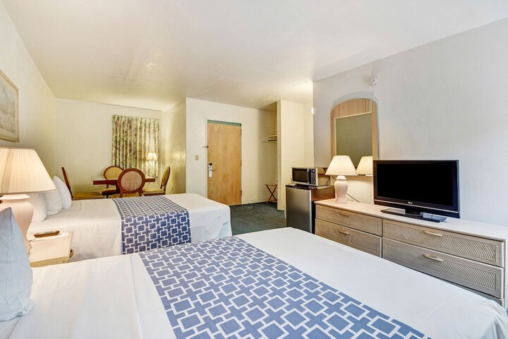 Room 8 of 25