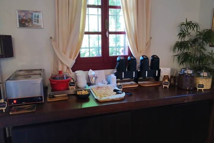 Breakfast/Coffee Service 26 of 34