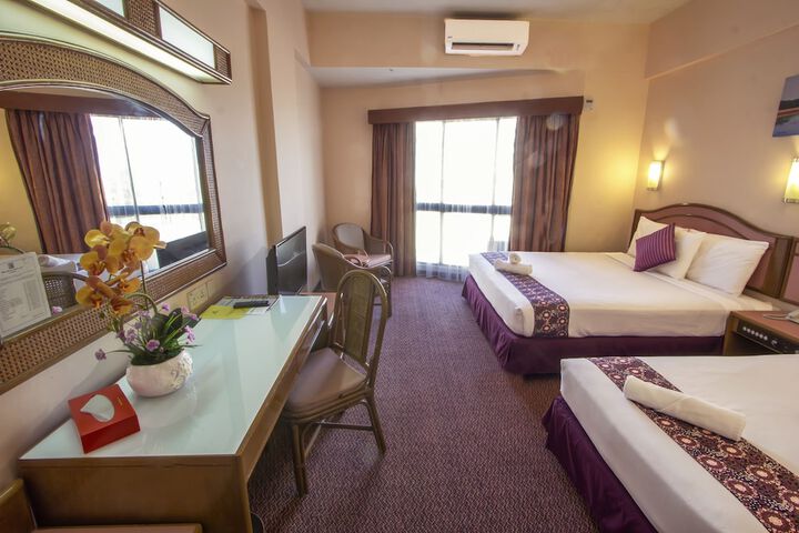 Room 16 of 38