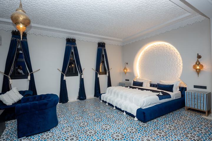 Room 12 of 32