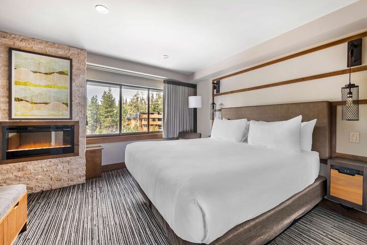 1 Bedroom 2 King Beds Sofa (14 of 16)