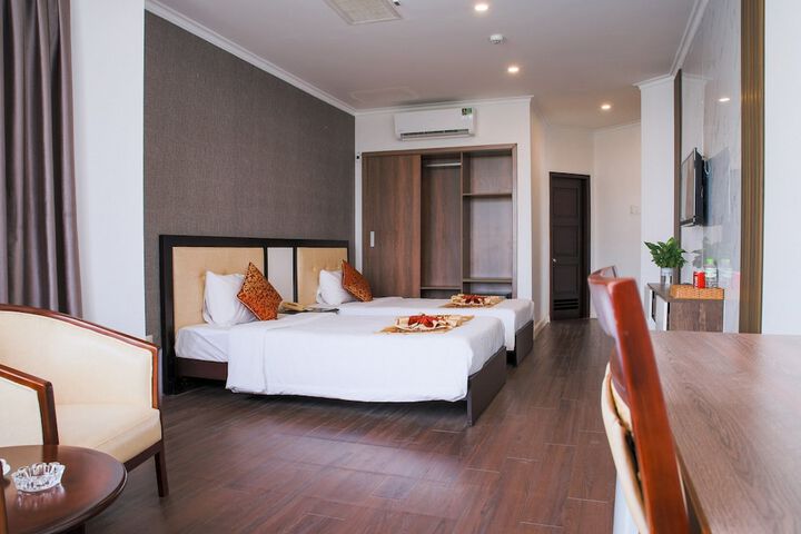 Room 9 of 42