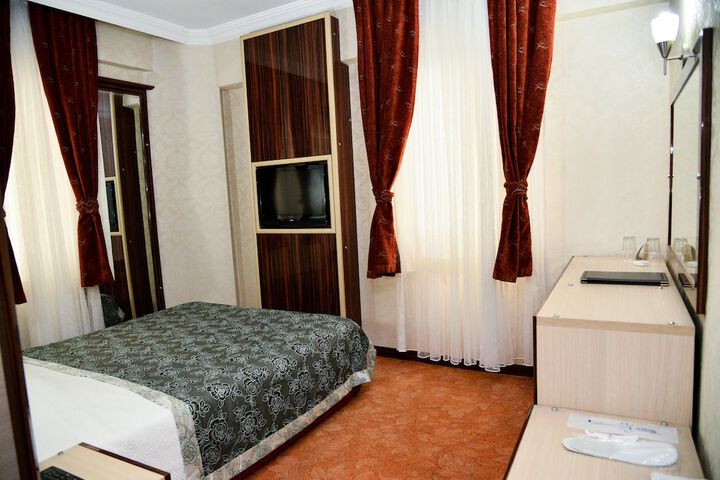 Room 8 of 40