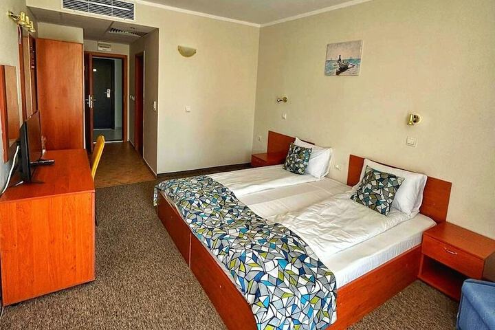 Room 15 of 50