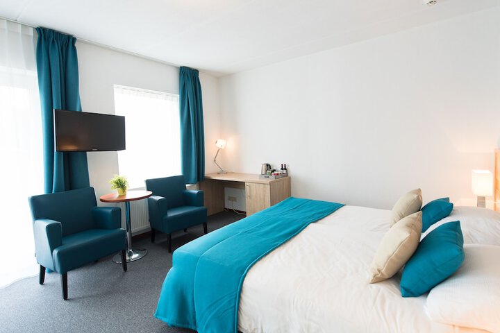 Room 4 of 43
