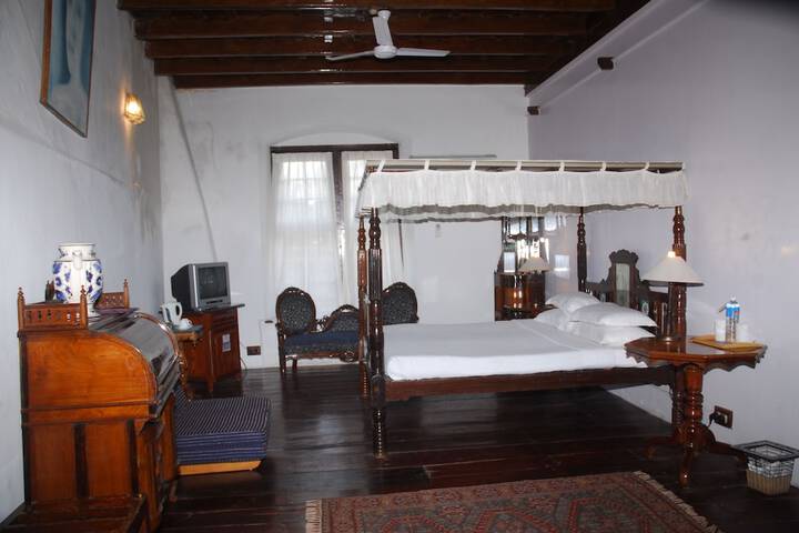 Room 15 of 43