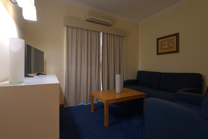 Room 15 of 36