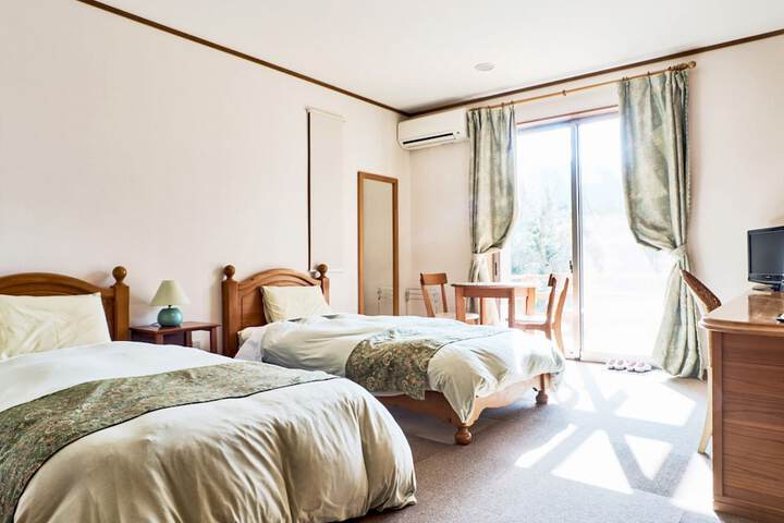 Room 6 of 32