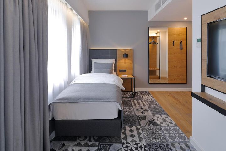 Room 21 of 60