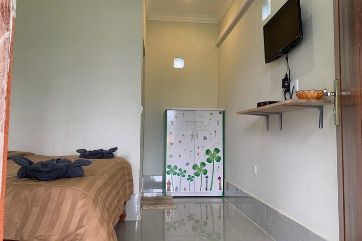 Room 2 of 67