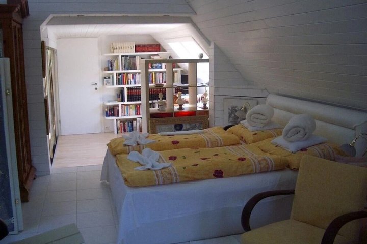 Room 11 of 20