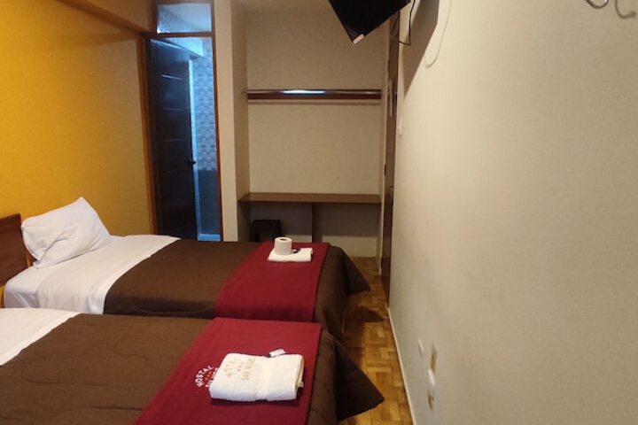 Room 12 of 34