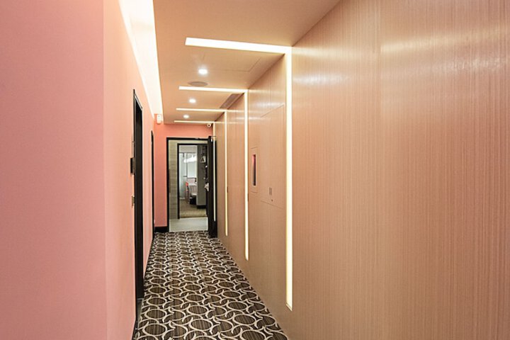 Ballroom/Hall 43 of 47