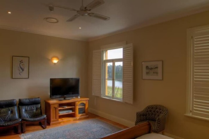 Room 10 of 17