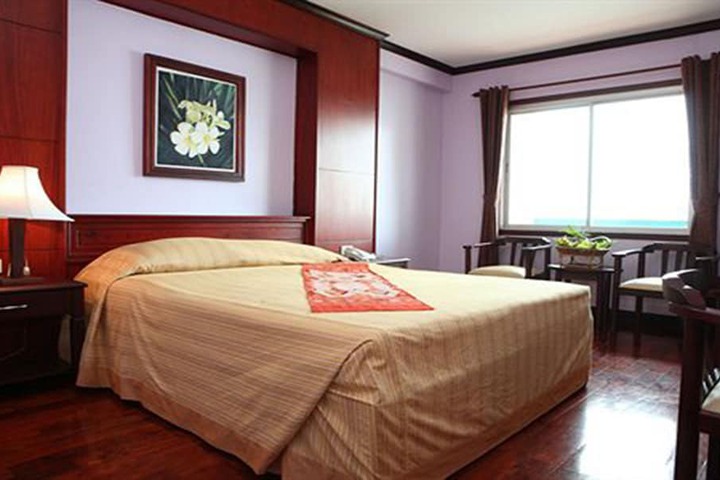 Room 9 of 31