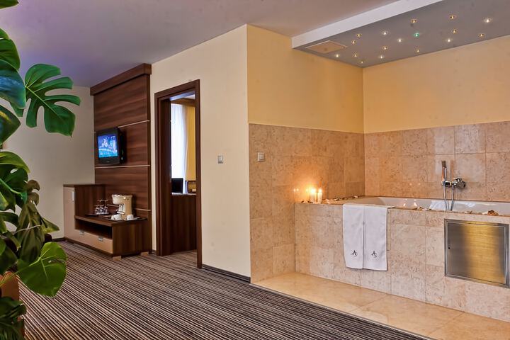 Room 15 of 73