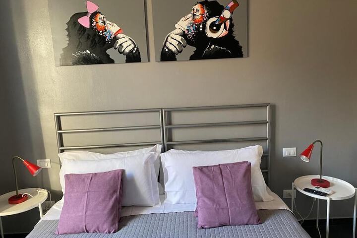 Room 7 of 32