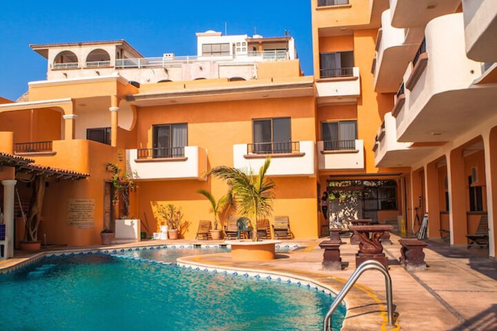 Hotel Pool