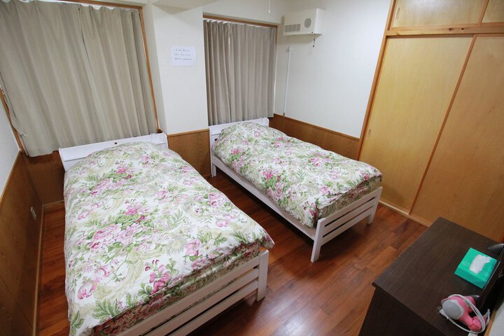 Room 7 of 93