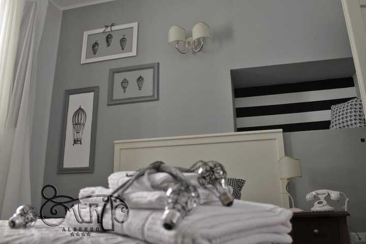 Room 10 of 25
