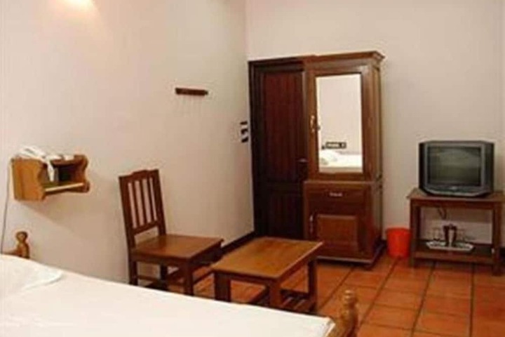 Room 8 of 38