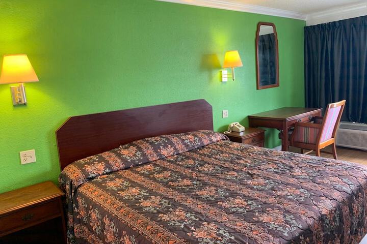 Room 10 of 30