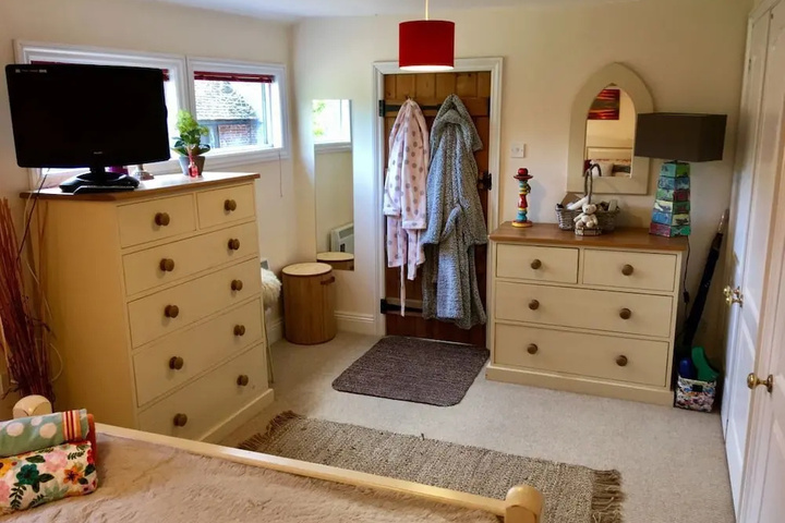 Room 4 of 15