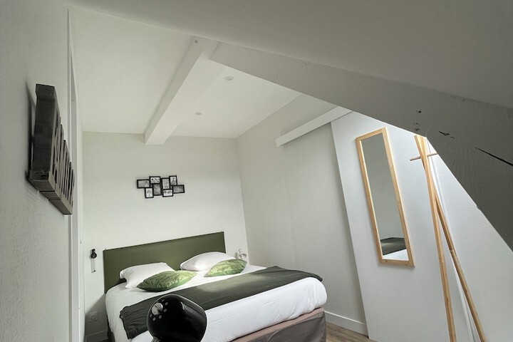Room 9 of 44
