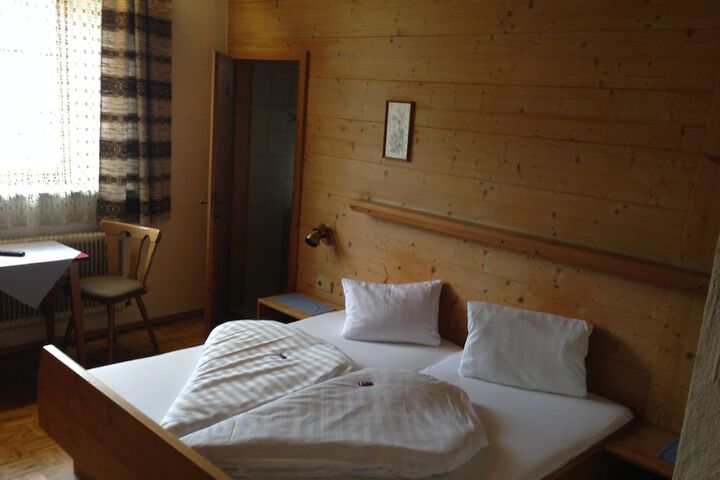 Room 3 of 37