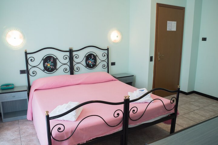 Room 4 of 19