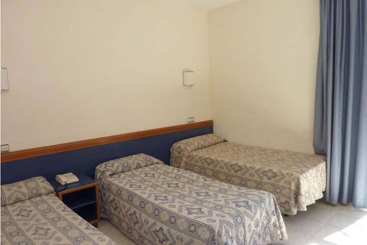 Room 9 of 37