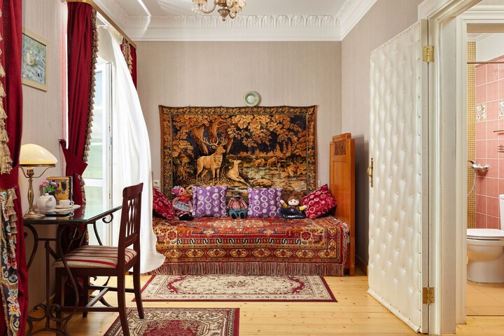 Room 7 of 73